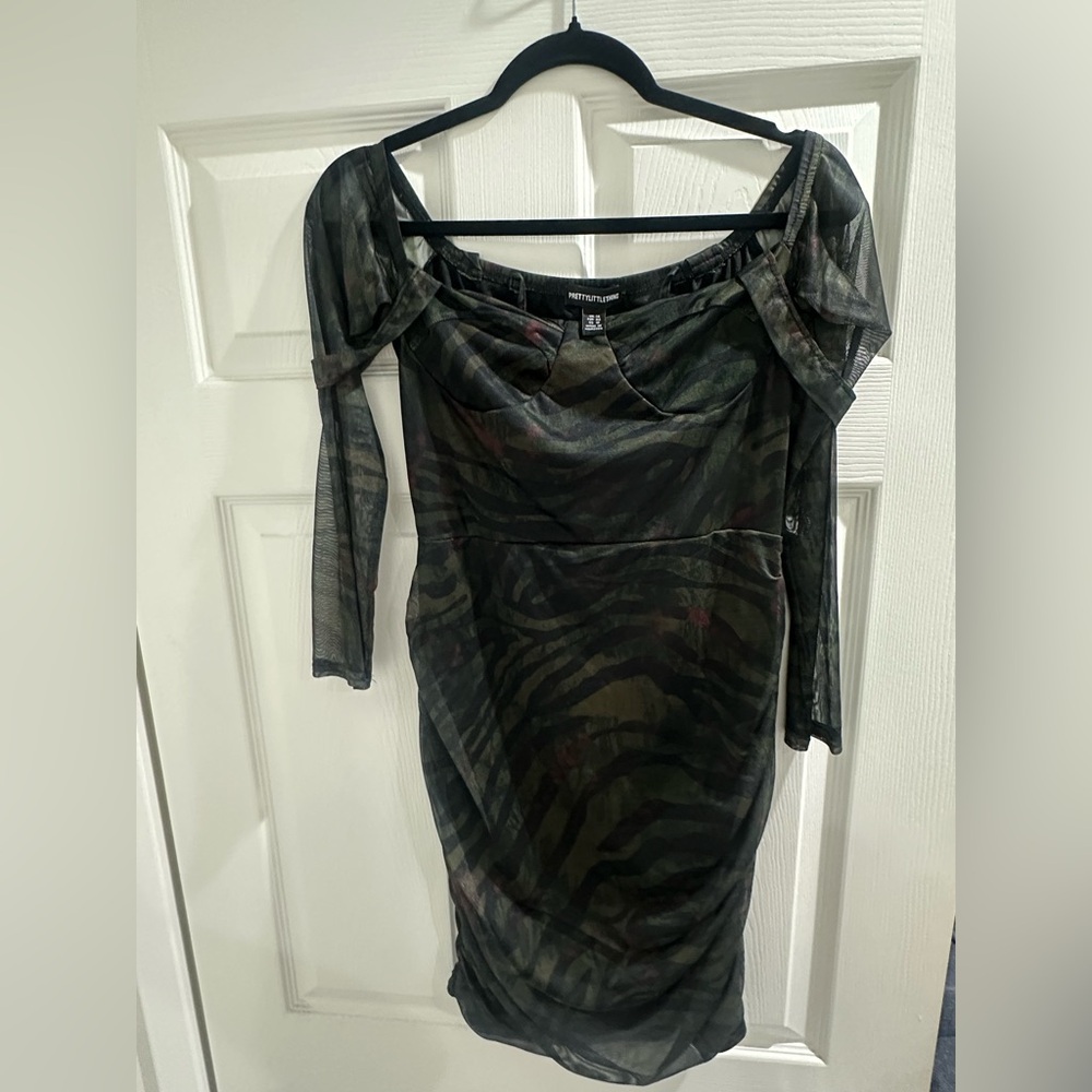 PrettyLittleThing Camouflage Long Sleeve Dress